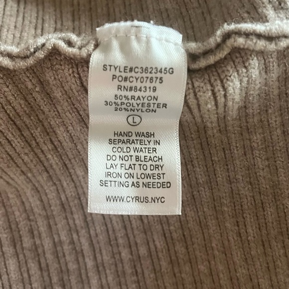 Cyrus Ribbed Turtleneck Pullover - Picture 10 of 10